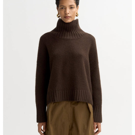 Young Ideas/Henmores - Cashmere Girlfriend Turtleneck - Light Honey - XS