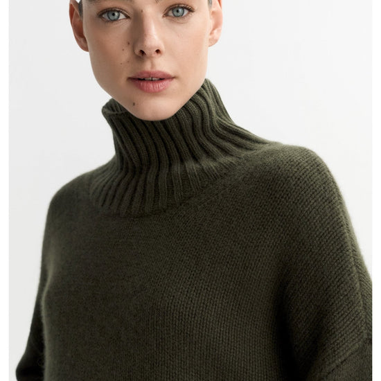 Young Ideas/Henmores - Cashmere Girlfriend Turtleneck - Light Honey - XS