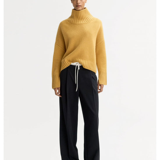Young Ideas/Henmores - Cashmere Girlfriend Turtleneck - Light Honey - XS