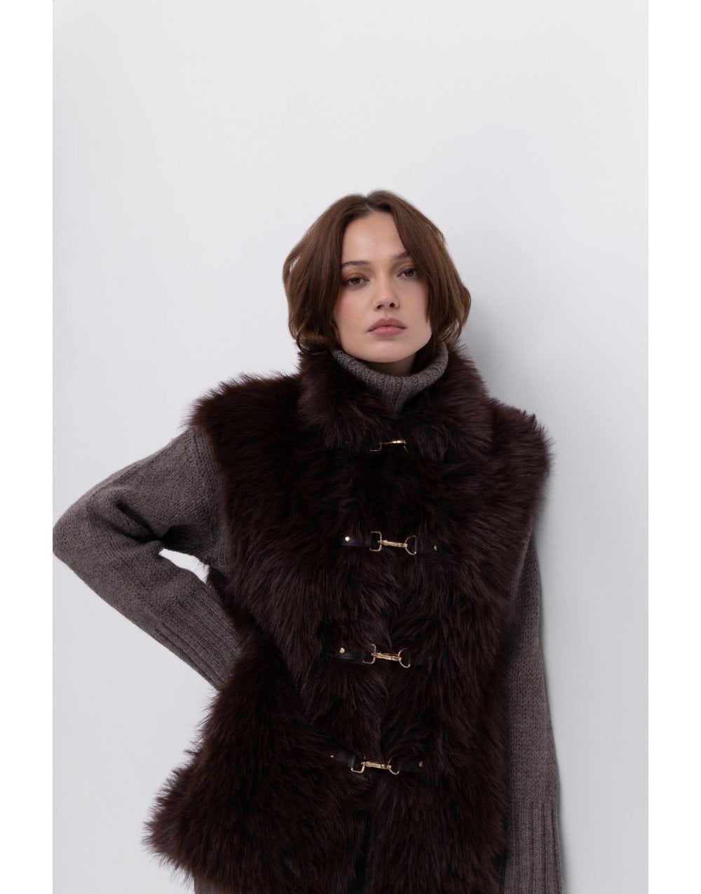 Young Ideas/Henmores - Shaggy Reversible Gilet - Chocolate - XS
