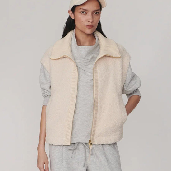 Young Ideas & Henmores -Dominic Sherpa Gilet -Sandshell -XS