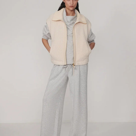 Young Ideas & Henmores -Dominic Sherpa Gilet -Sandshell -XS