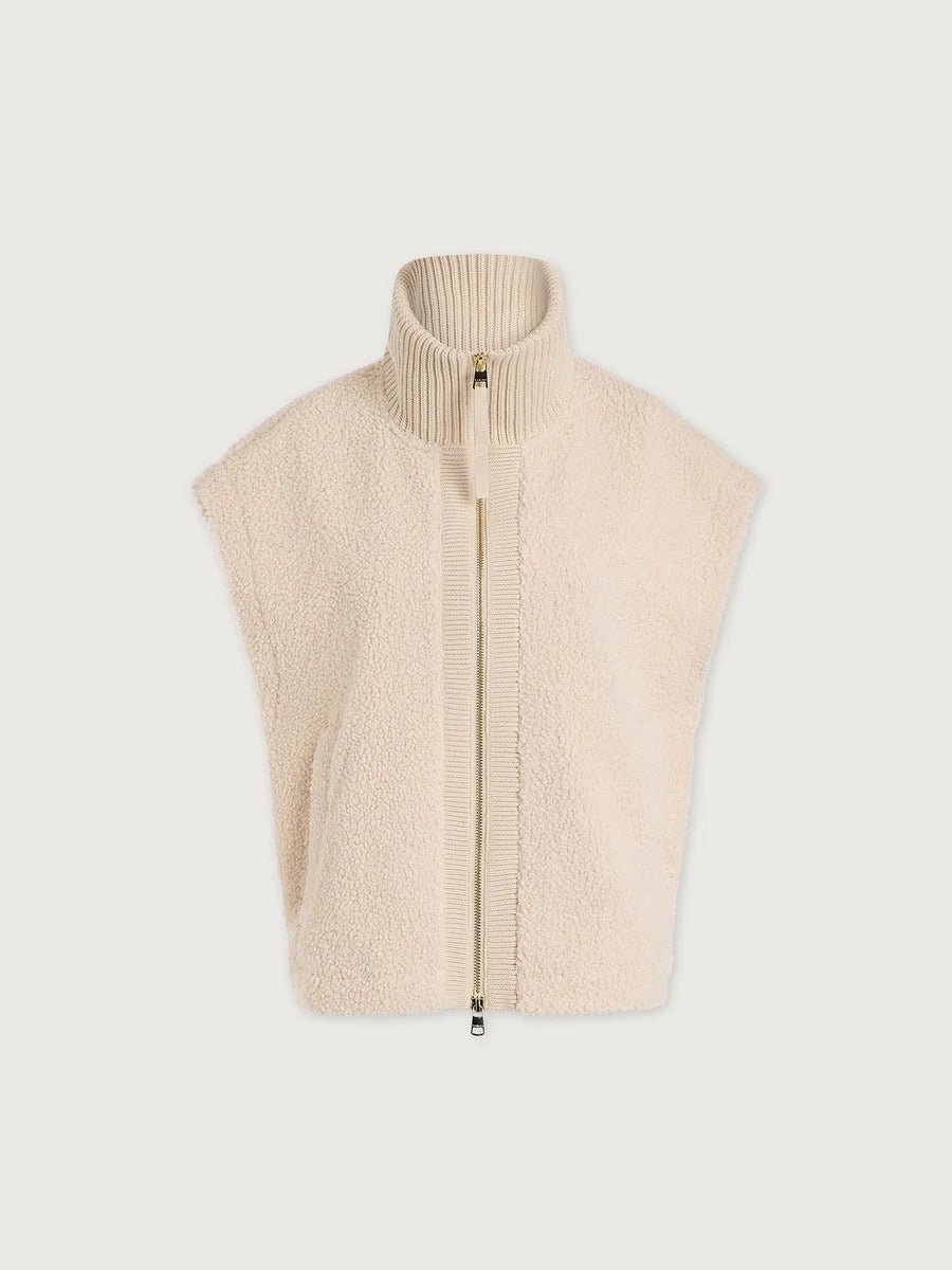 Young Ideas & Henmores -Dominic Sherpa Gilet -Sandshell -XS