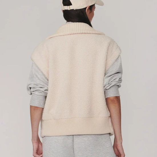Young Ideas & Henmores -Dominic Sherpa Gilet -Sandshell -XS