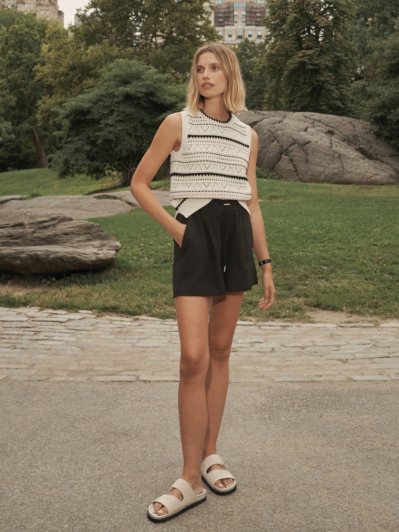Young Ideas/Henmores - Esmond Short - Black - XS