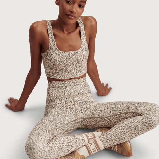 Young Ideas & Henmores - Freesoft High Rise 25 Legging - Ivory Abstract Feather - S