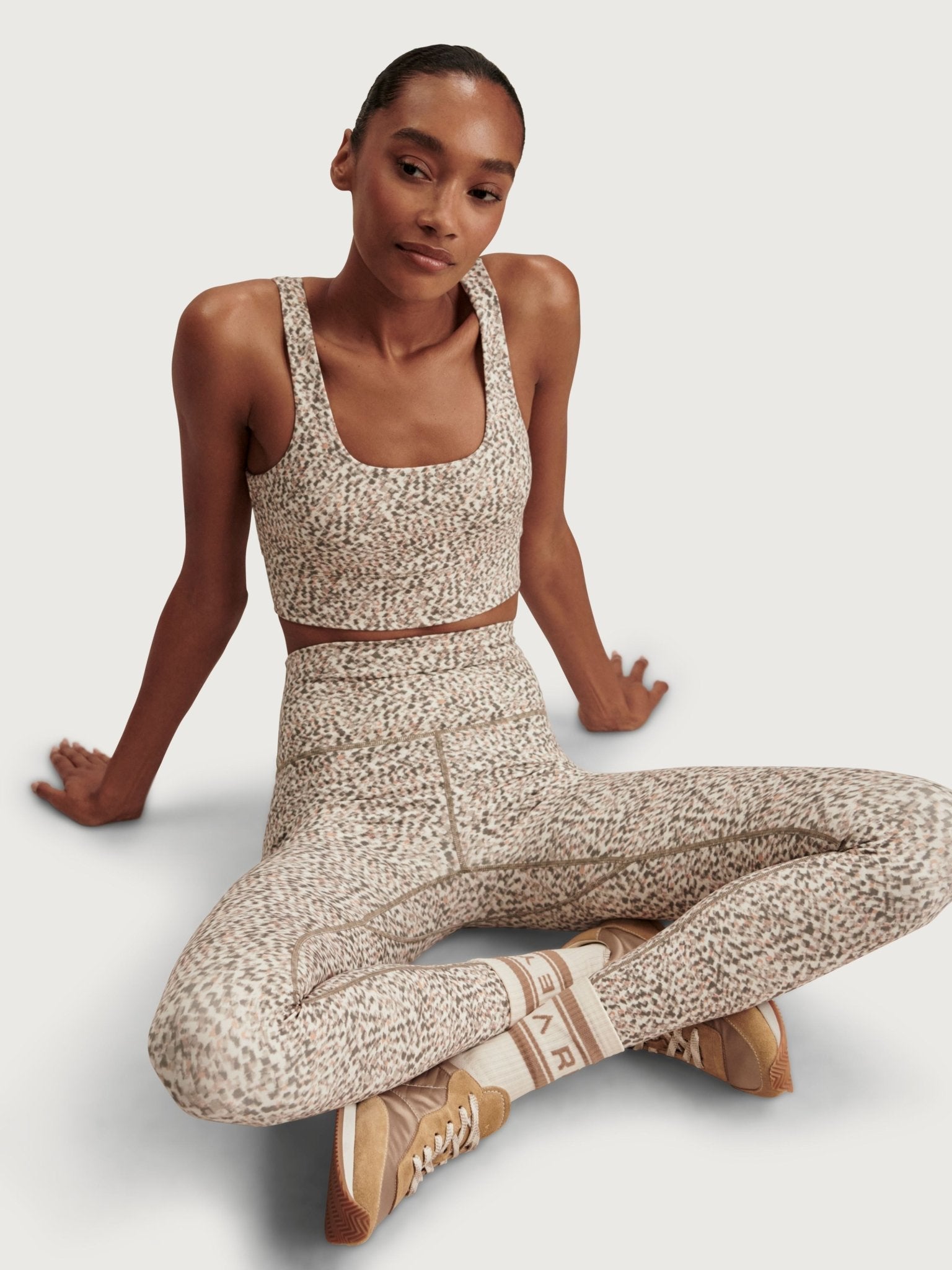 Young Ideas & Henmores - Freesoft High Rise 25 Legging - Ivory Abstract Feather - S
