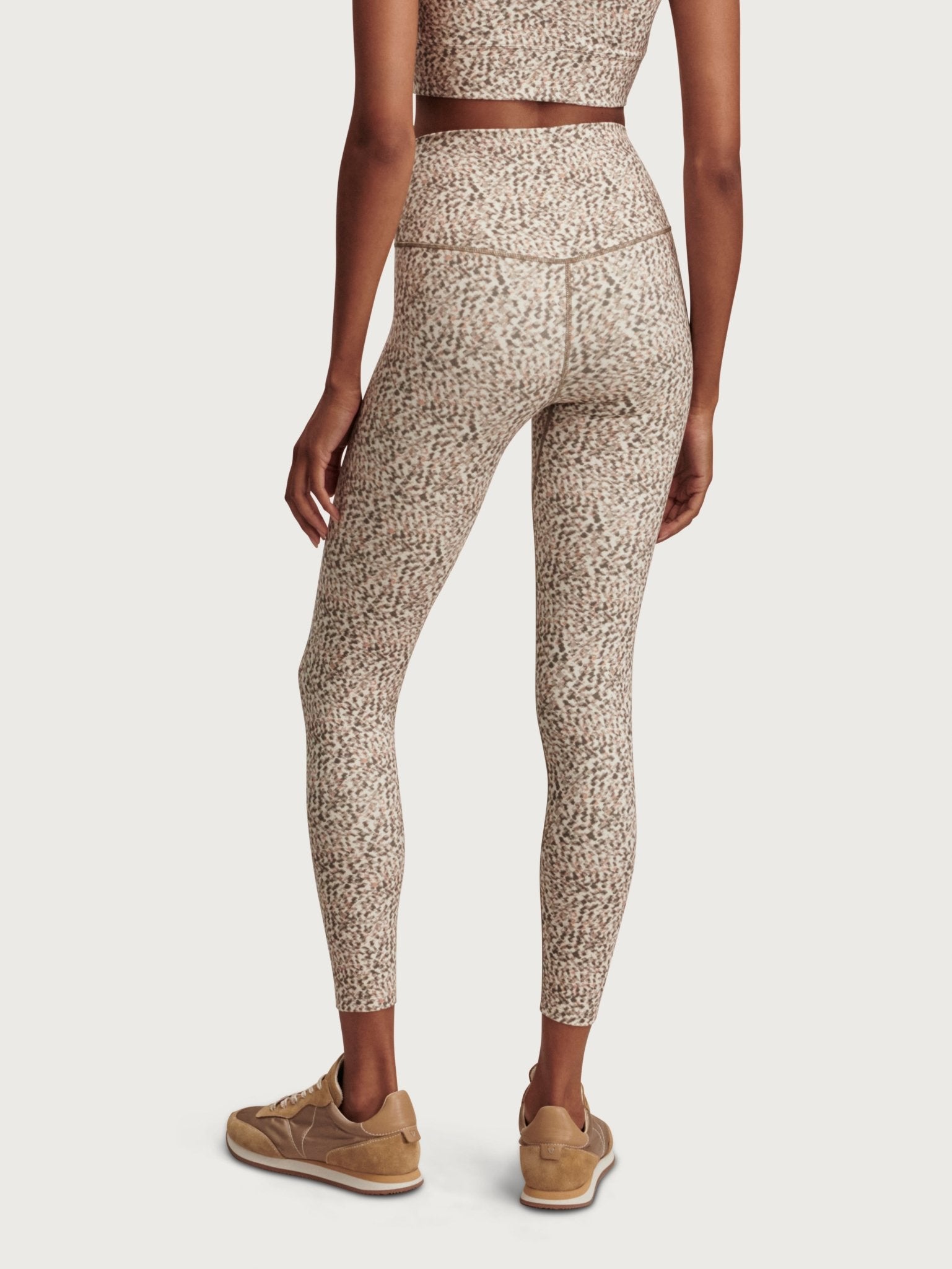 Young Ideas & Henmores - Freesoft High Rise 25 Legging - Ivory Abstract Feather - S