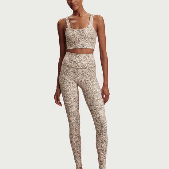 Young Ideas & Henmores - Freesoft High Rise 25 Legging - Ivory Abstract Feather - S