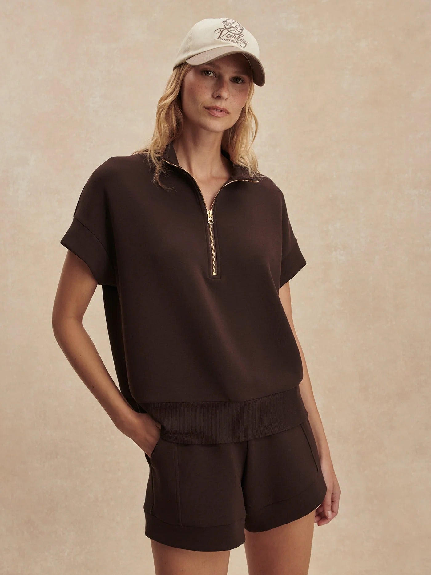 Young Ideas & Henmores -Ritchie Short Sleeve Sweat -Coffee Bean -XS