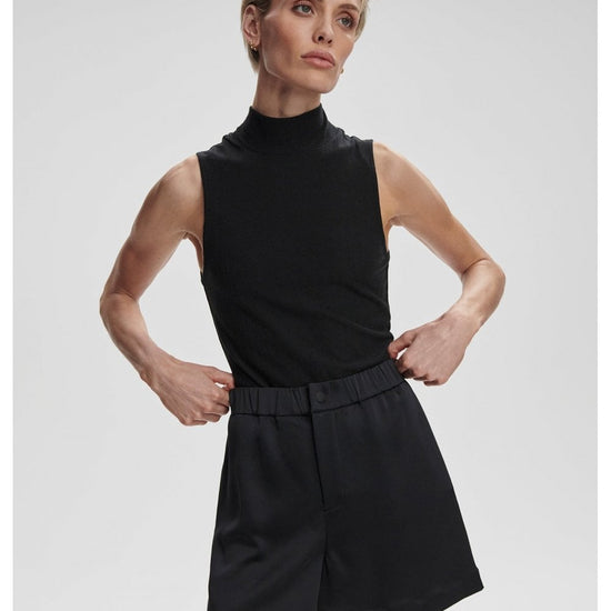 Young Ideas/Henmores - Sarka High Rise Short - Black - XS