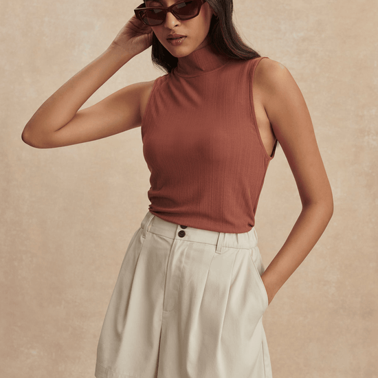 Young Ideas/Henmores - Tansy Woven Stretch Short - ivory - XS