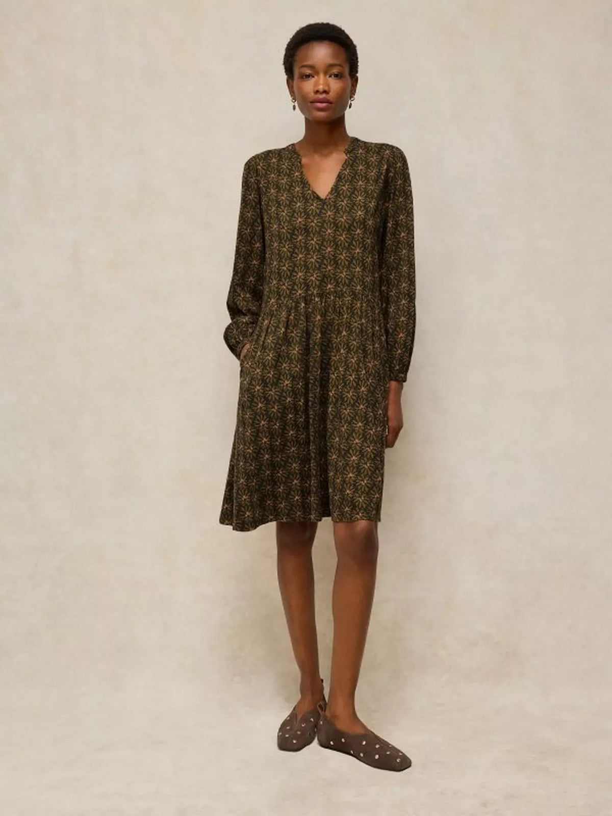 Young Ideas & Henmores -Lola Jersey Dress -Green Multi -8